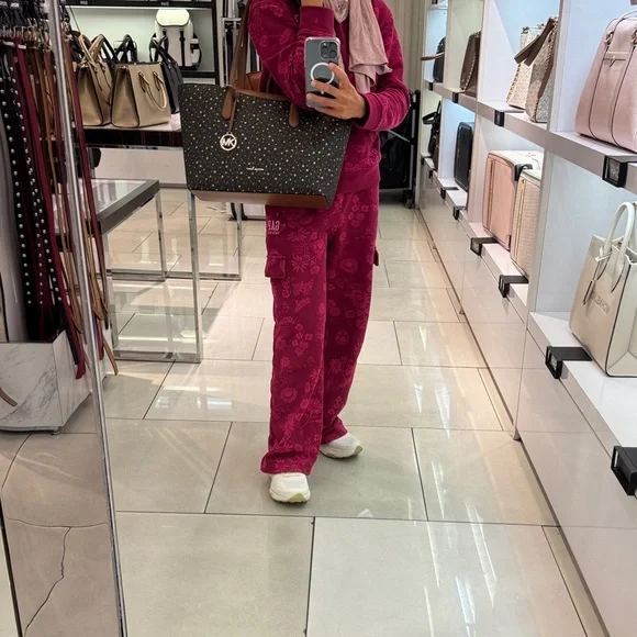 Michael Kors Arden Signature  Brown Star Tote - Picture 7 of 7